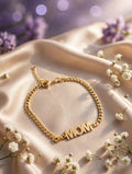 Pulsera cubana dorada con dije "MOM"