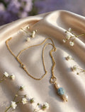 Collar de perlas con cuenta azul celeste
