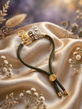 Pulsera de cordón oliva, dije familia (hecha a mano)